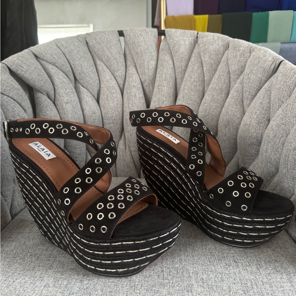 NIB ALAÏA Grommet Black Suede Wedge Espadrille Sandal Size 40